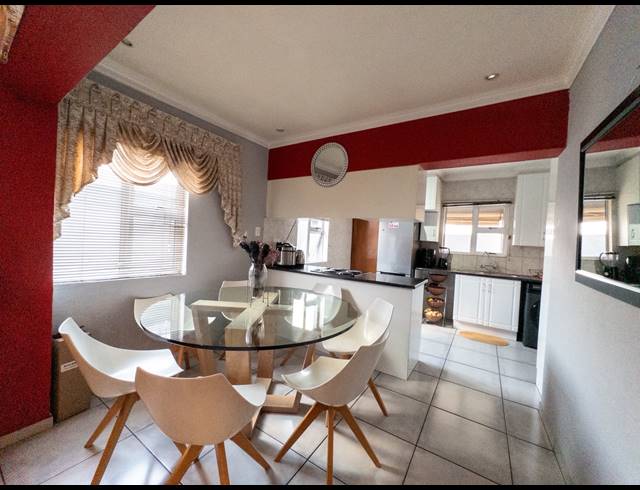 3 BEDROOM TOWNHOUSE FOR SALE IN SONNEVELD